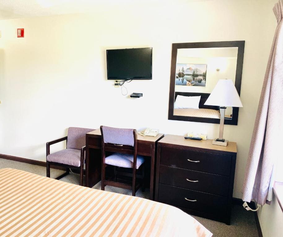 Deluxe Queen Room room - Image 2