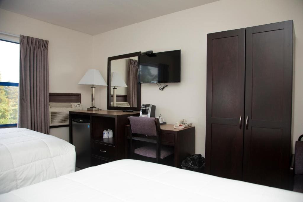 Standard Double Room with Two Double Beds room - Image 3