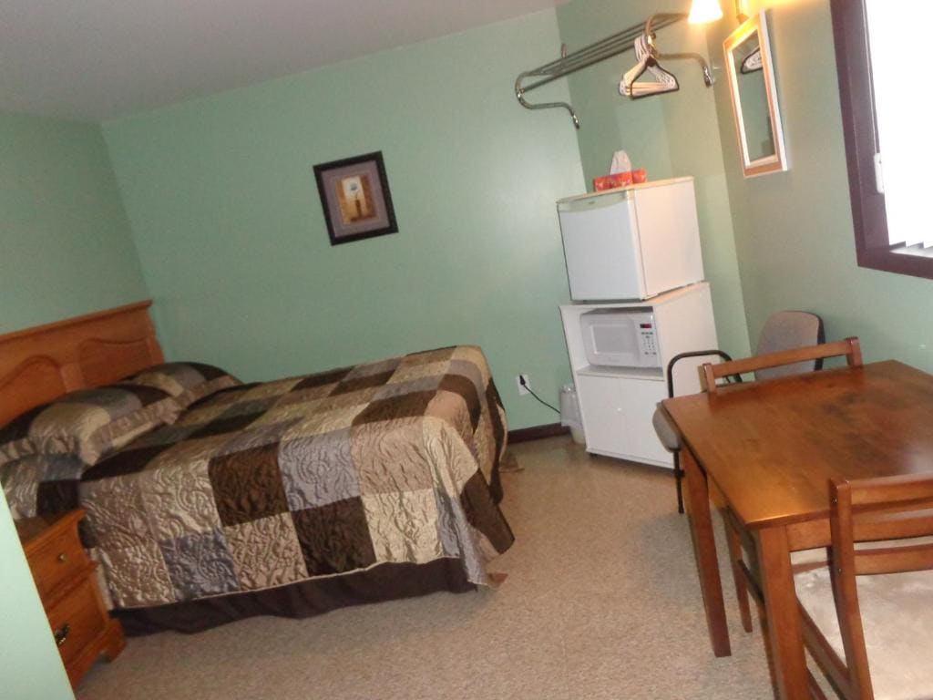 Double Room with 1 Double Bed room - Image 1