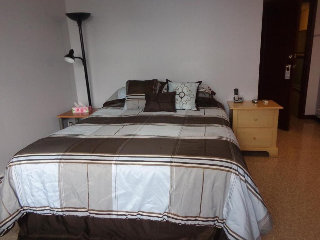 Queen Room room - Image 3
