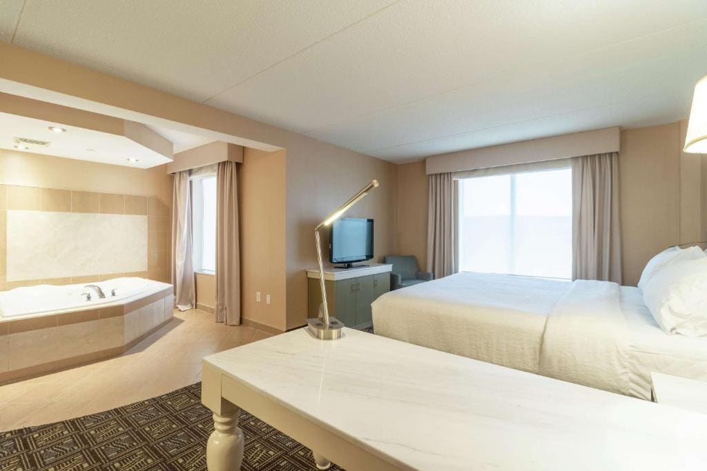 King Room with Whirlpool room - Image 2