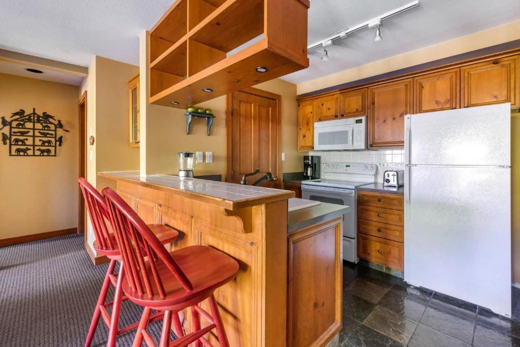 One-Bedroom Premier King Suite with Sofa Bed room - Image 1