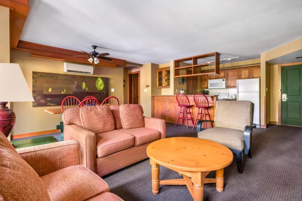 One-Bedroom King Suite with Sofa Bed room - Image 3