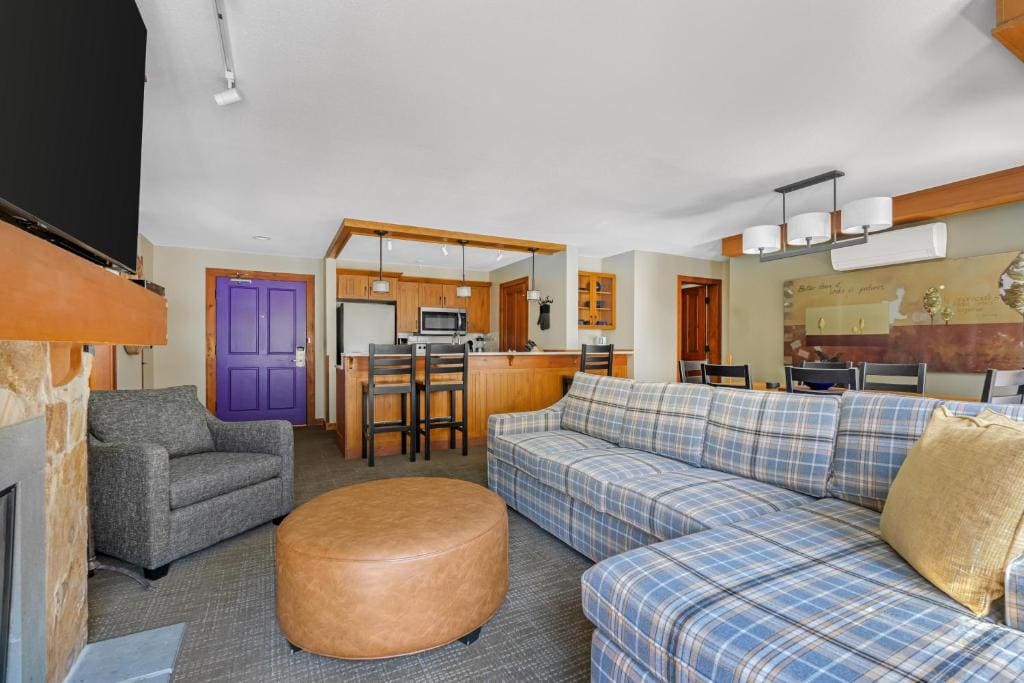 Two-Bedroom One King and Two Twins Premier Suite room - Image 1