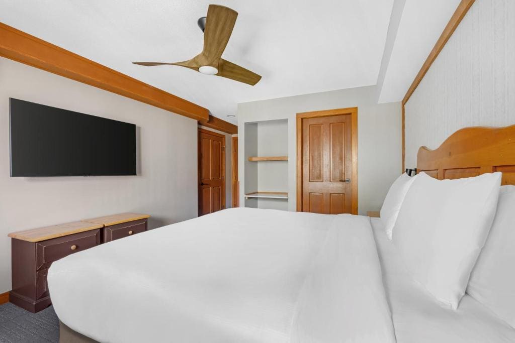 Two-Bedroom Two Kings Premier Suite room - Image 2