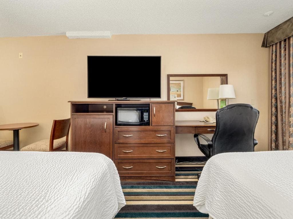 Standard Queen Room with Two Queen Beds room - Image 1