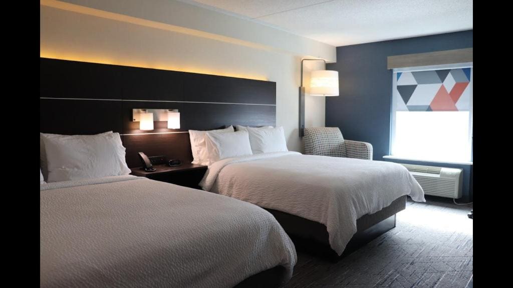 Standard Room with Two Queen Beds room - Image 1