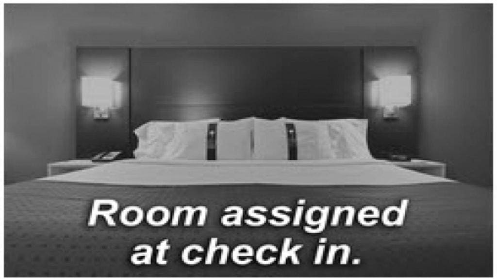 Standard King Room with Sofa Bed room - Image 3