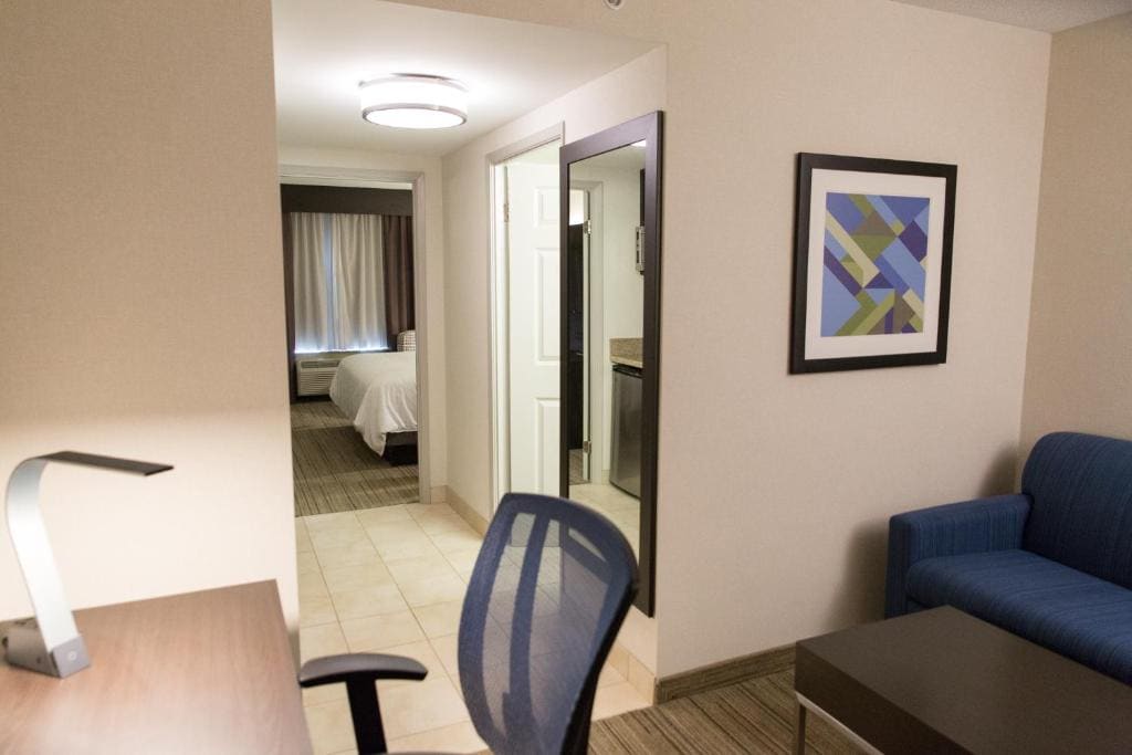 King Suite with Sofa Bed room - Image 2