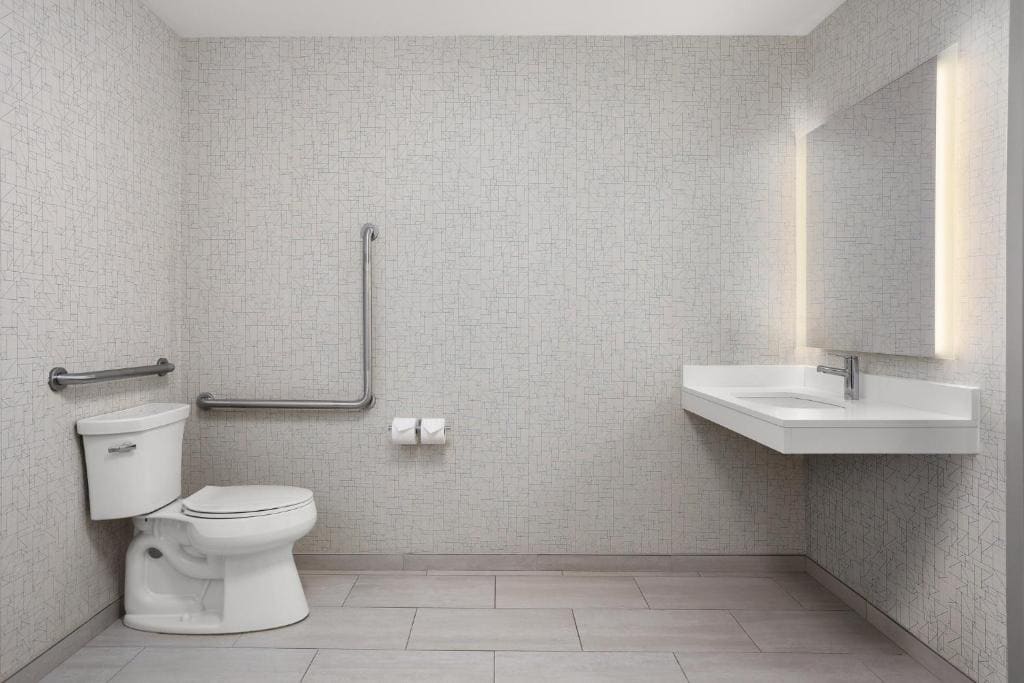 Standard King Room with Mobility Accessible Roll-In Shower room - Image 1