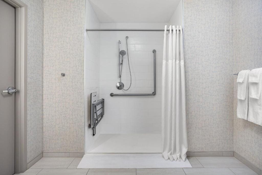 Standard King Room with Mobility Accessible Roll-In Shower room - Image 2