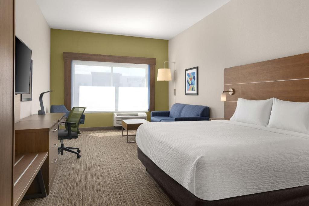 King Suite with Sofa Bed room - Image 2