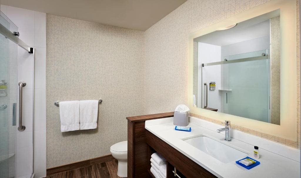 Standard King Room room - Image 3