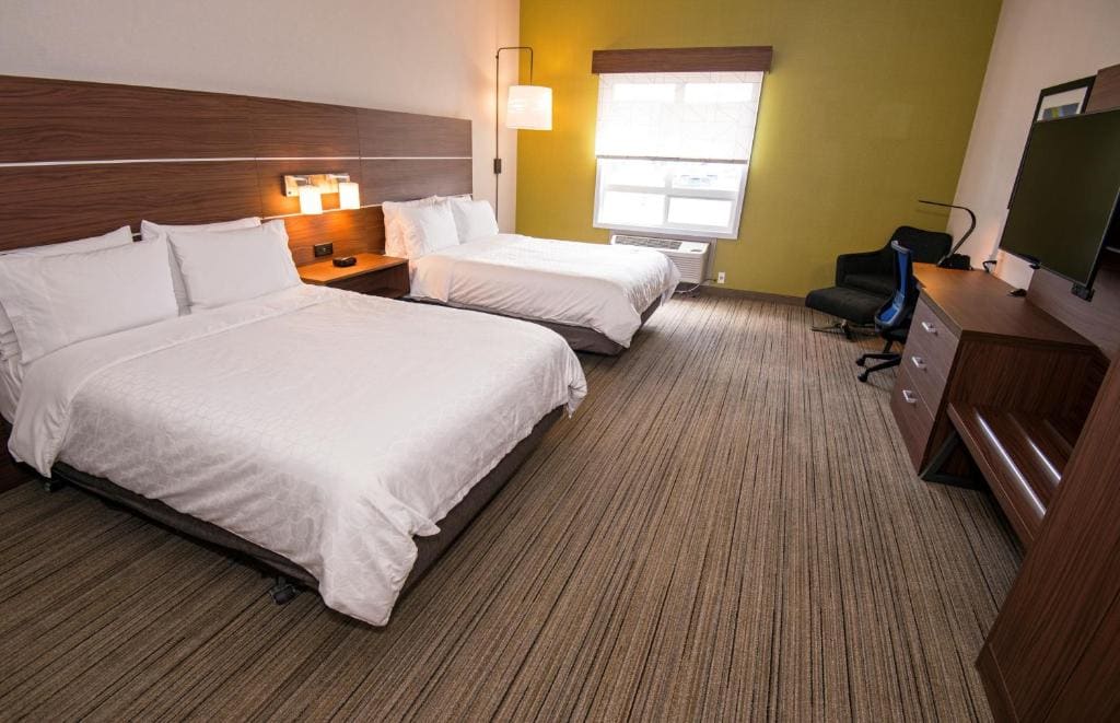 Standard Queen Room with Two Queen Beds room - Image 1