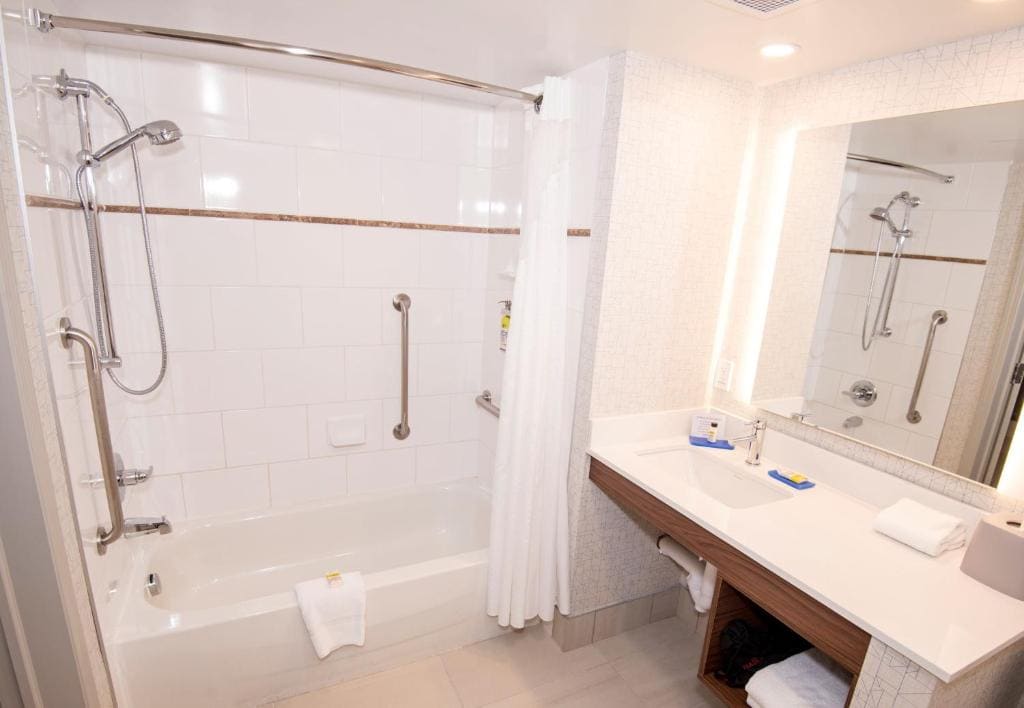 Standard Queen Room with Two Queen Beds and Mobility Accessible Tub room - Image 1