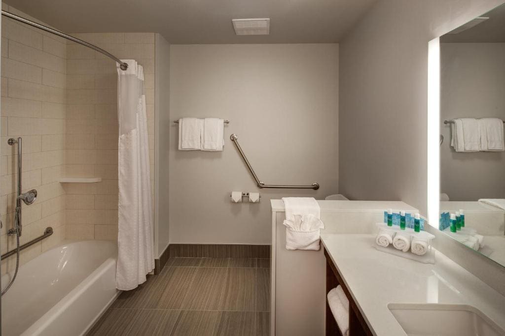 King Room - Mobility Access/Hearing Accessible room - Image 1