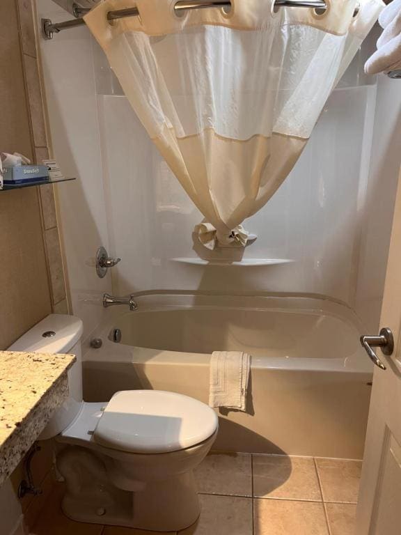 Queen Studio Suite - Non-Smoking room - Image 2