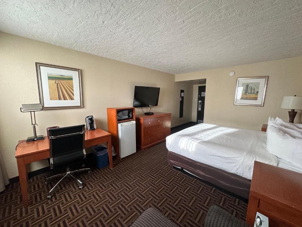 Queen Room - Non-Smoking room - Image 3