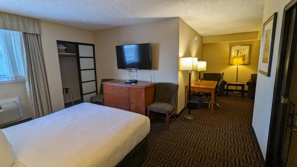Queen Studio Suite - Non-Smoking room - Image 1
