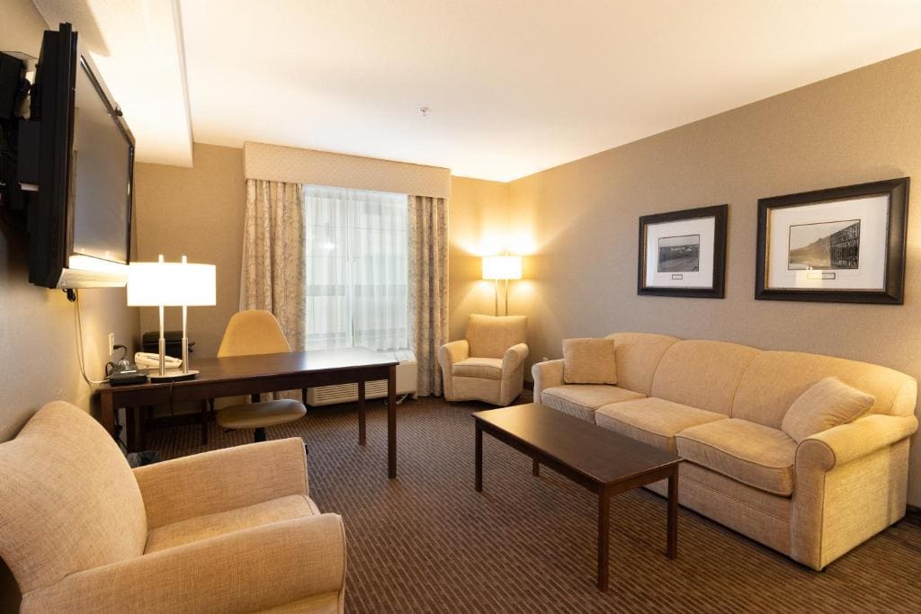 Deluxe King Suite room - Image 1