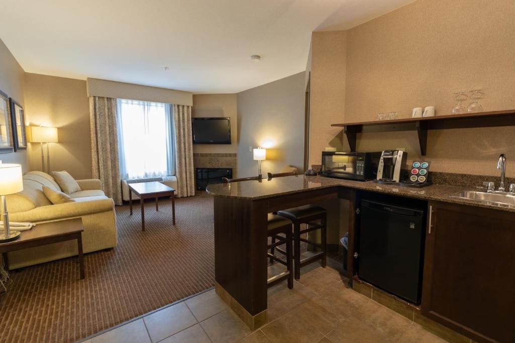 King Suite with Spa Bath room - Image 2