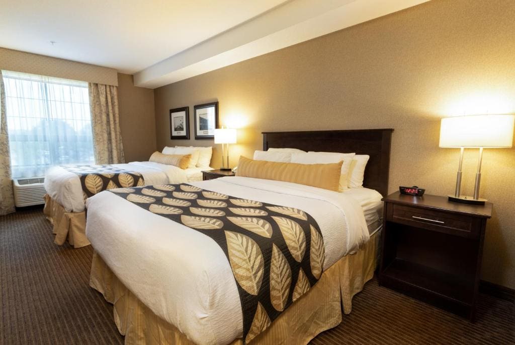 Queen Room with Two Queen Beds room - Image 3
