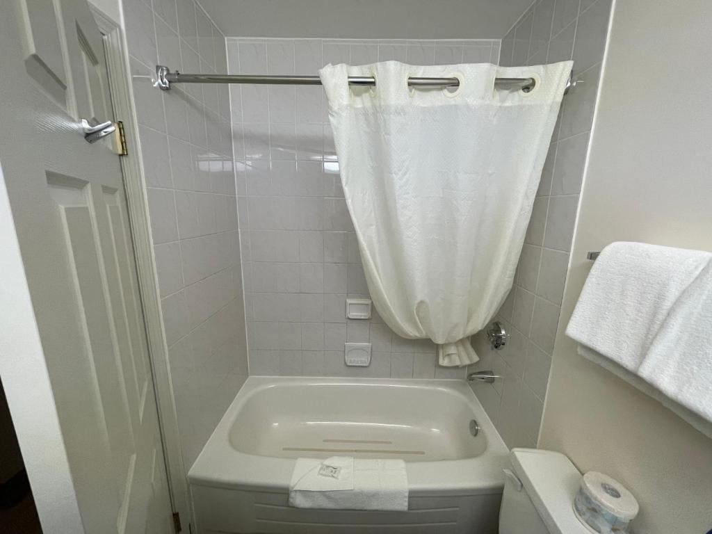 Deluxe Double or Twin Room room - Image 2