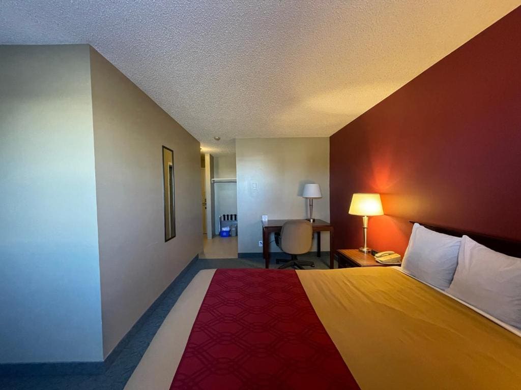 Queen Room - Non-Smoking room - Image 1