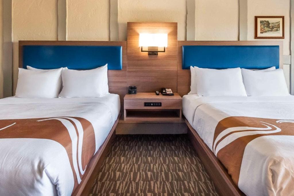 Queen Room with Two Queen Beds - Non-Smoking room - Image 1