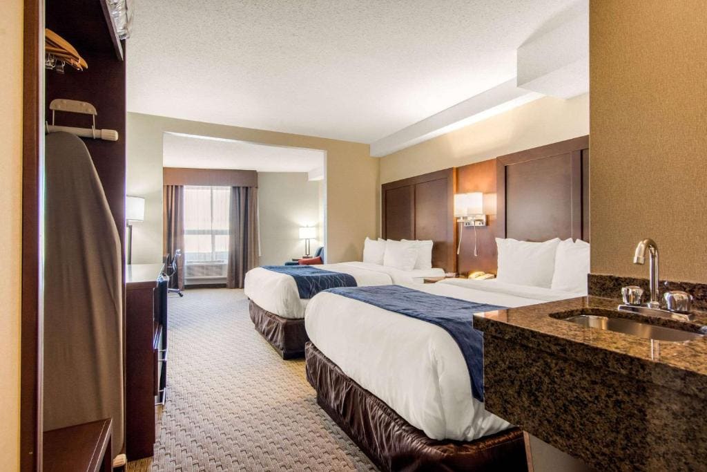 Queen Room with Two Queen Beds - Non-Smoking room - Image 1