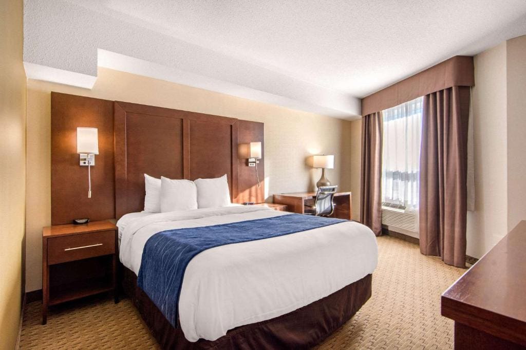 Queen Room - Non-Smoking room - Image 1