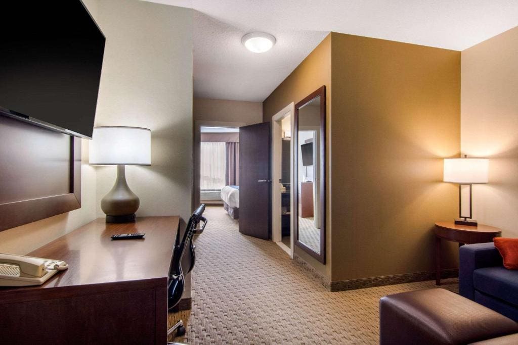 King Suite - Non-Smoking room - Image 1