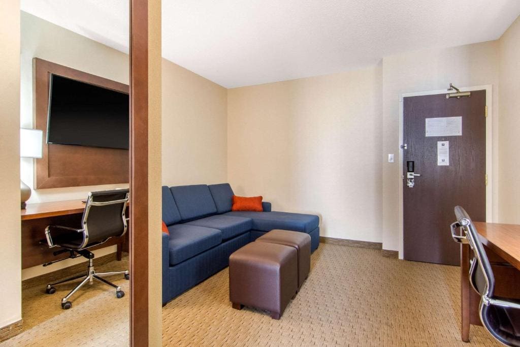 King Suite - Non-Smoking room - Image 2