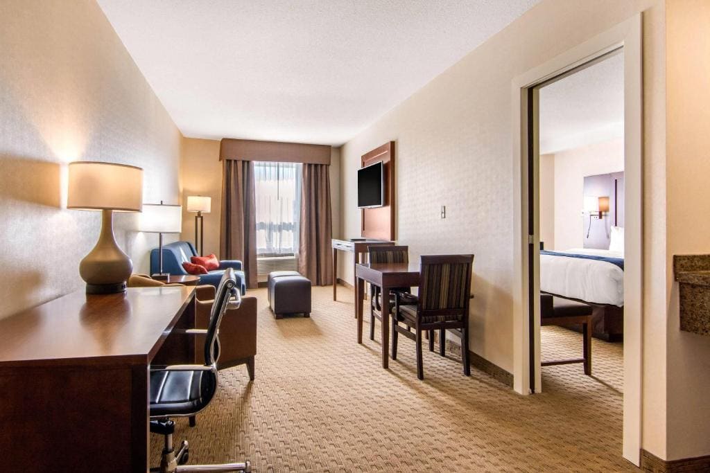 Upgraded King Suite - Non-Smoking room - Image 2