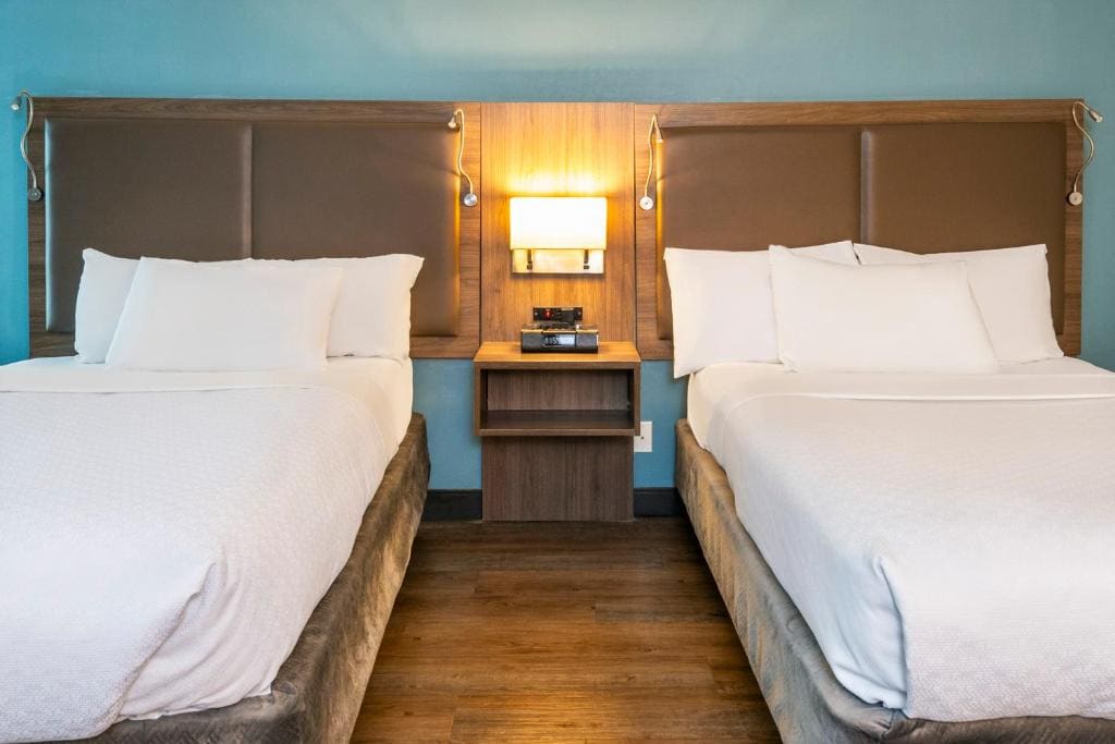 Quadruple Room with Two Queen Beds - Non Smoking room - Image 1