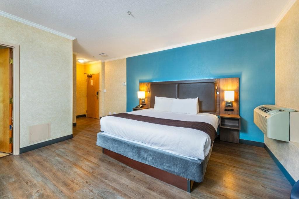 King Room - Non Smoking room - Image 3