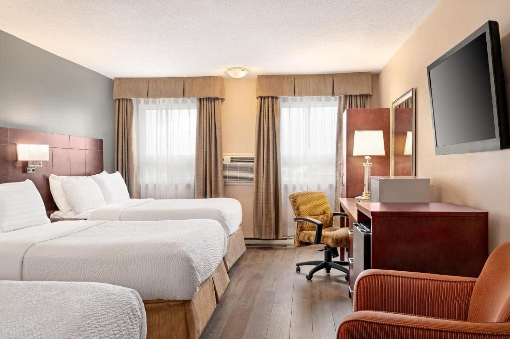 Room with Three Double Beds (Second Floor/Stair Access) - Non-Smoking room - Image 1