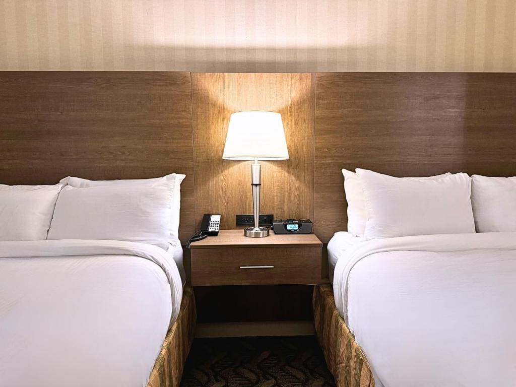 Executive Room with Two Queen Beds room - Image 3