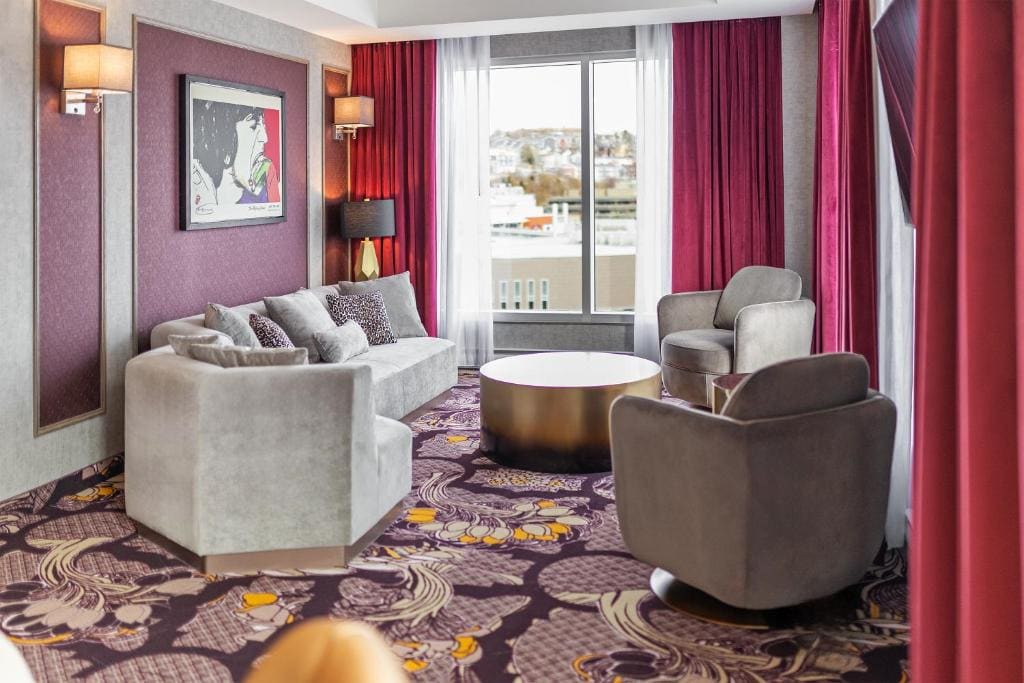 Deluxe Suite room - Image 2