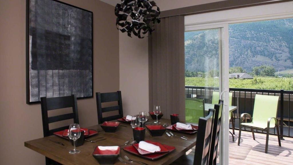 Luxury Three-Bedroom Apartment room - Image 2