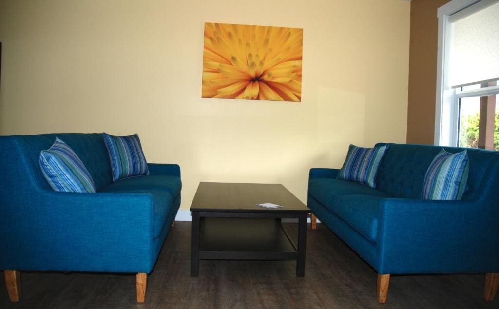 Three-Bedroom Apartment room - Image 2