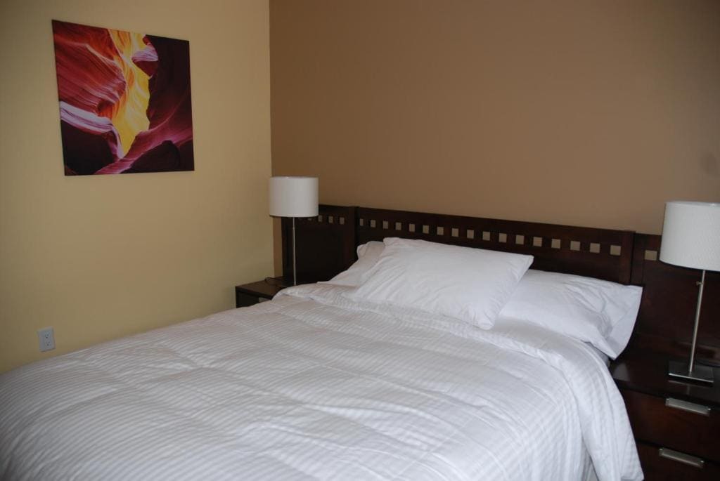 Three-Bedroom Apartment room - Image 1
