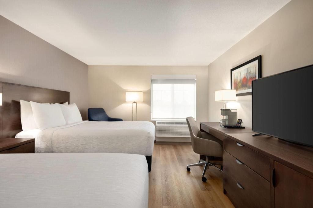 Double Room with Two Double Beds and Courtyard View - Non-Smoking room - Image 1