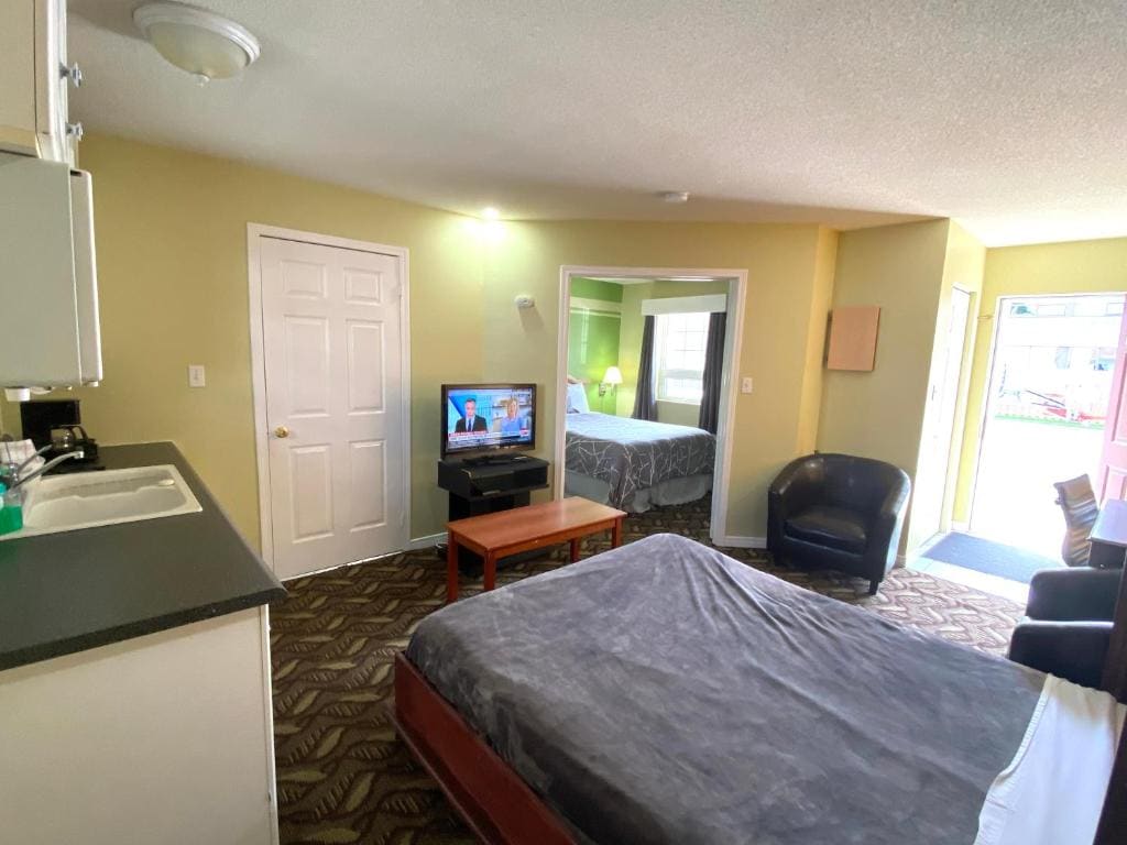 Executive Suite room - Image 1