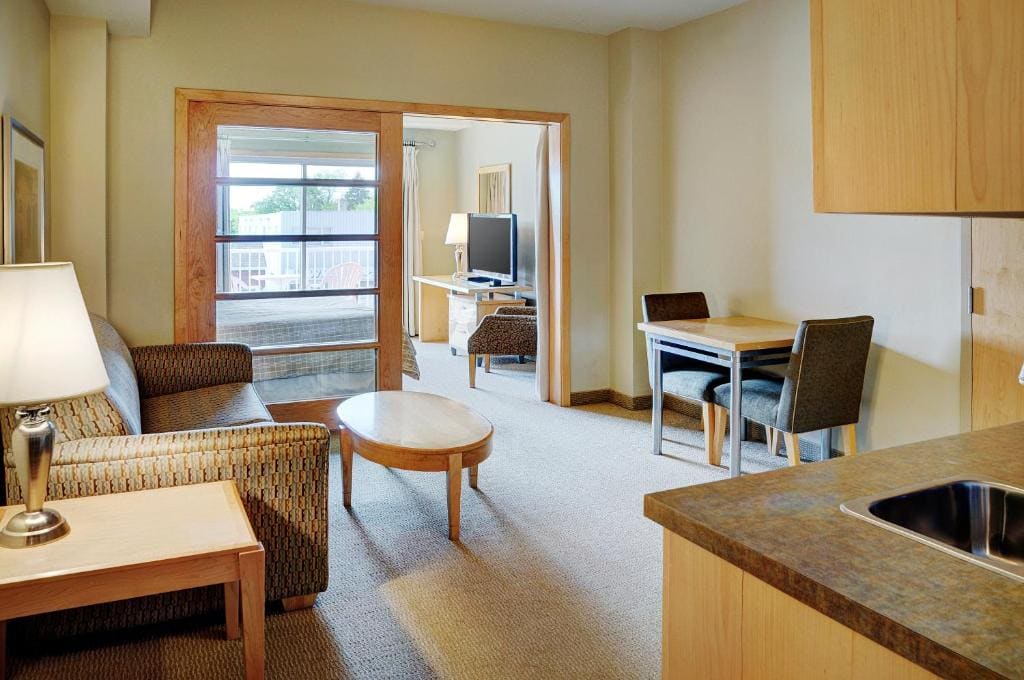 Double Room with Balcony (2 Adults + 1 Child) room - Image 3