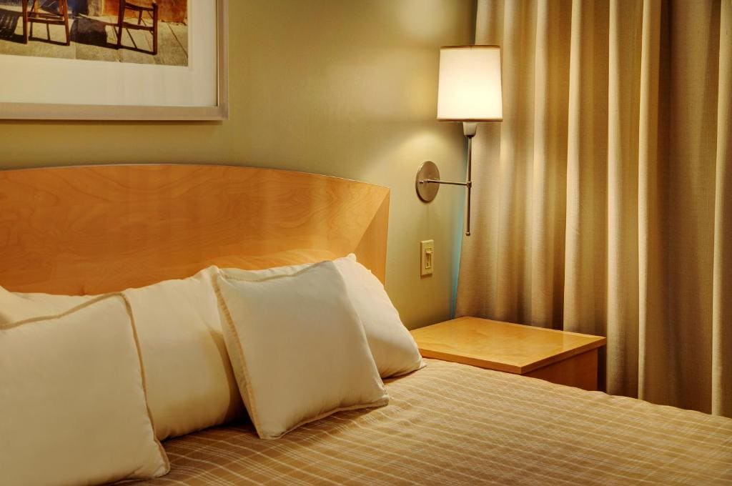 Double Room with Balcony (2 Adults + 1 Child) room - Image 2