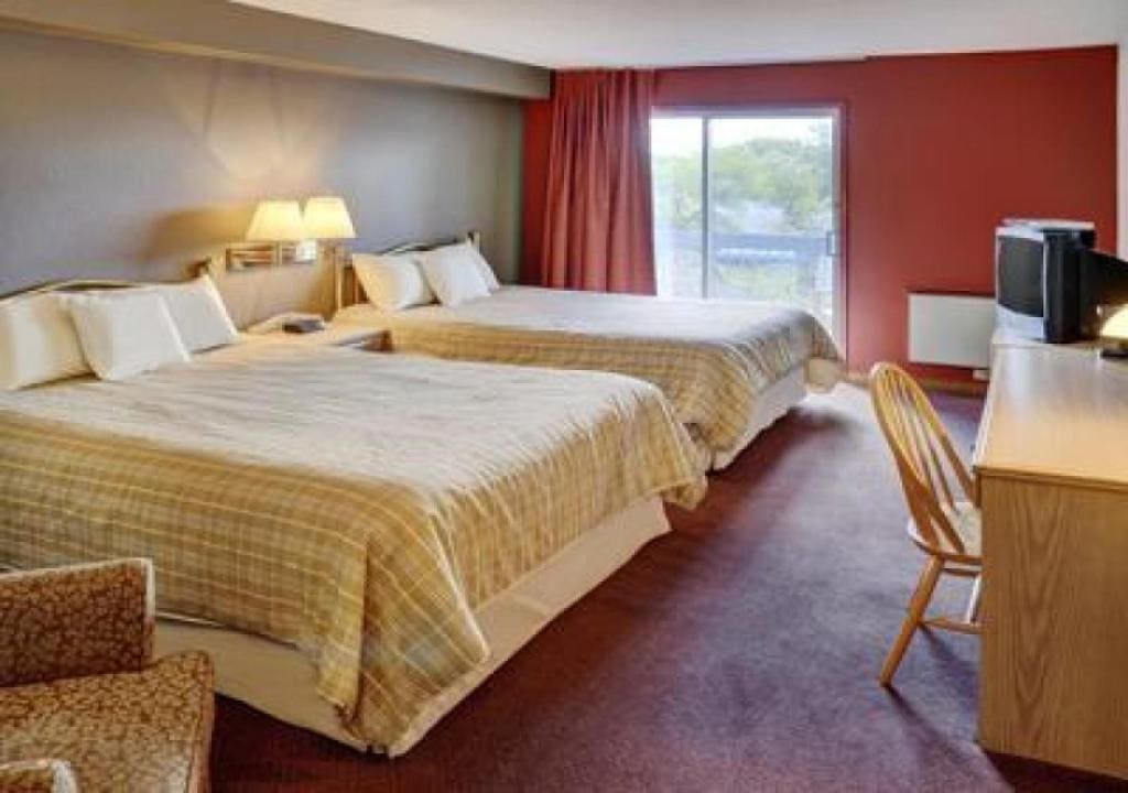 Double Room with Balcony (2 Adults + 1 Child) room - Image 1
