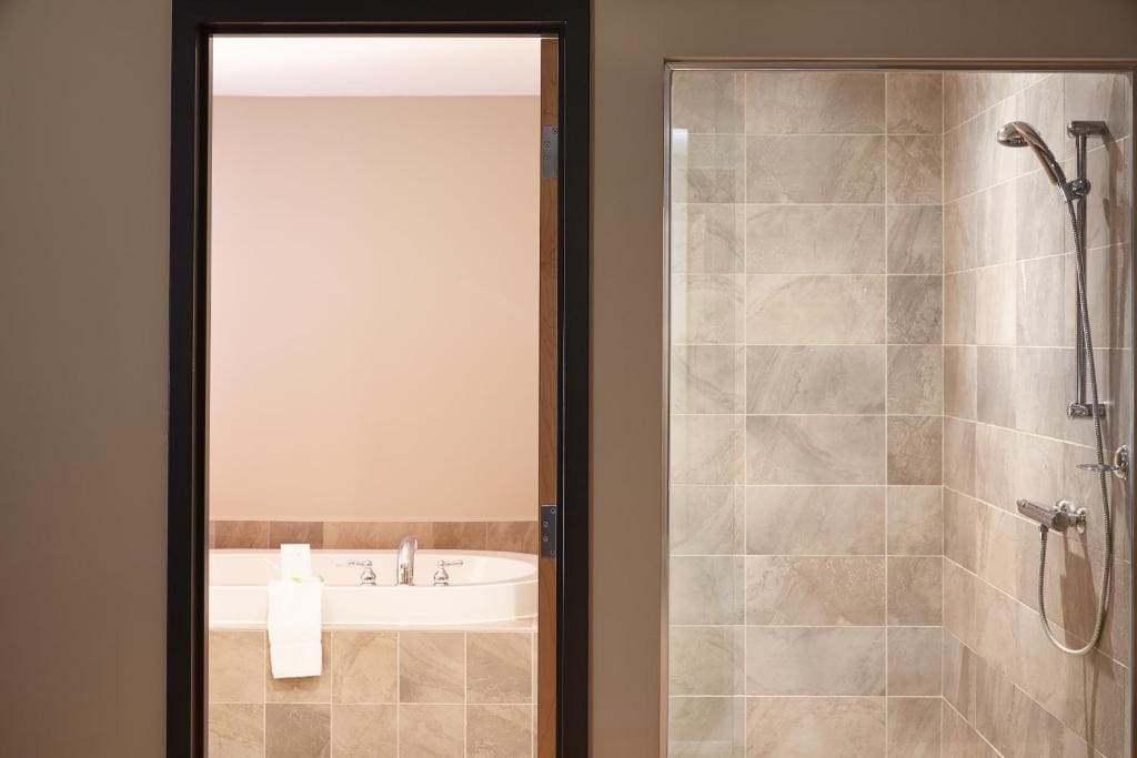 King Suite room - Image 2
