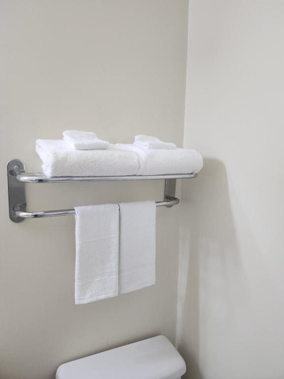Double Room with Two Double Beds and Kitchenette - Mobility Access/Non-Smoking room - Image 3