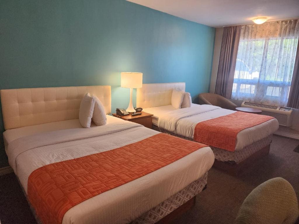 Double Room with Two Double Beds and Kitchenette - Mobility Access/Non-Smoking room - Image 1